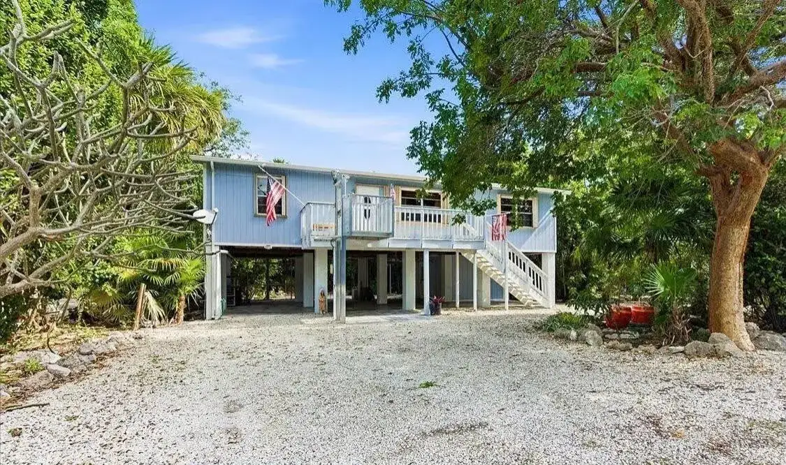 3 bedroom 2 bath Residential Lease for rent at 22 Stirrup Key Road, Marathon FL 33050