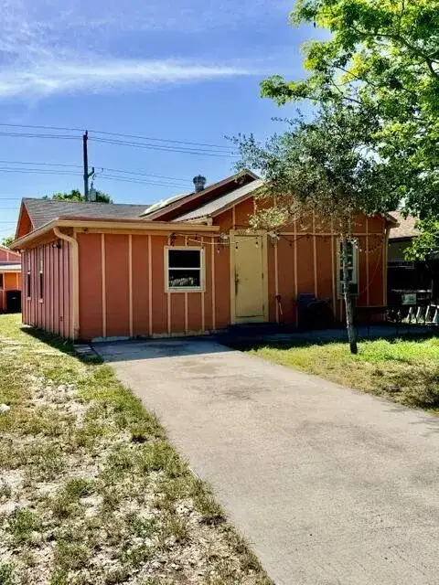 3 bedroom 1 bath Residential for sale at 1009 S PINE Street, FL 33460
