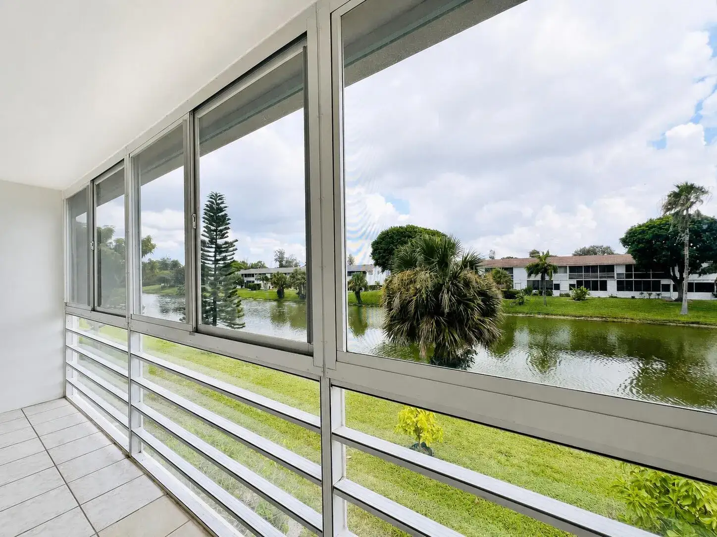 1 bedroom 1 bath Residential for sale at 131 Camden F, West Palm Beach FL 33417