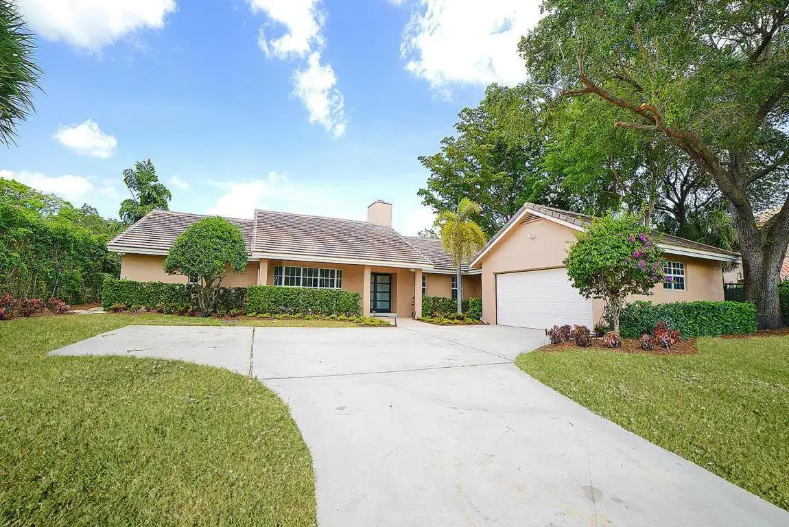 5 bedroom 4 bath Residential Lease for rent at 6943 Giralda Circle, Boca Raton FL 33433