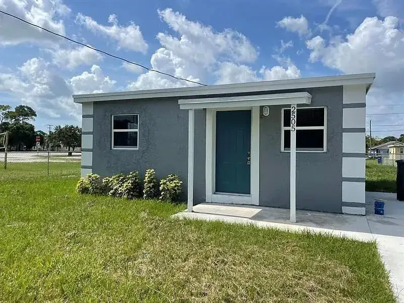 2 bedroom 1 bath Residential Lease for rent at 2505 AVENUE L, Fort Pierce FL 34947