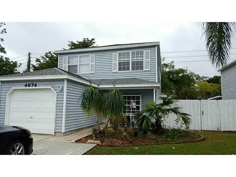 3 bedroom 2 bath Residential Lease for rent at 4674 Lakeside Circle, West Palm Beach FL 33417