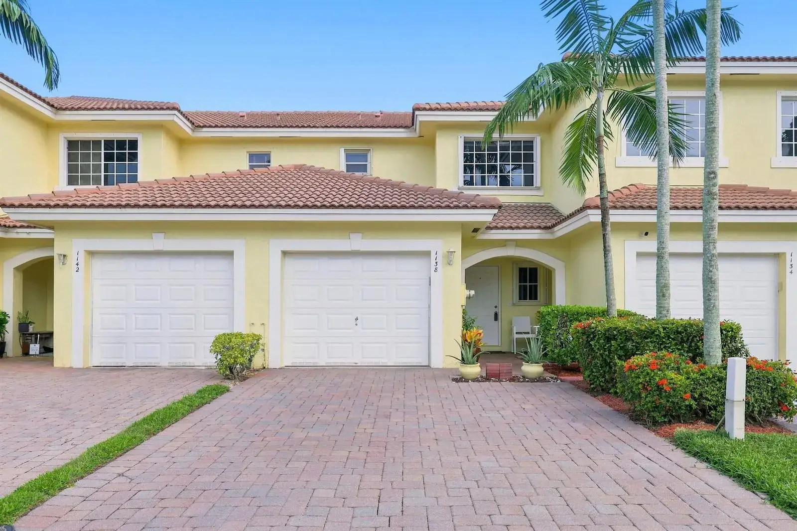 2 bedroom 2 bath Residential for sale at 1138 Imperial Lake Road, FL 33413