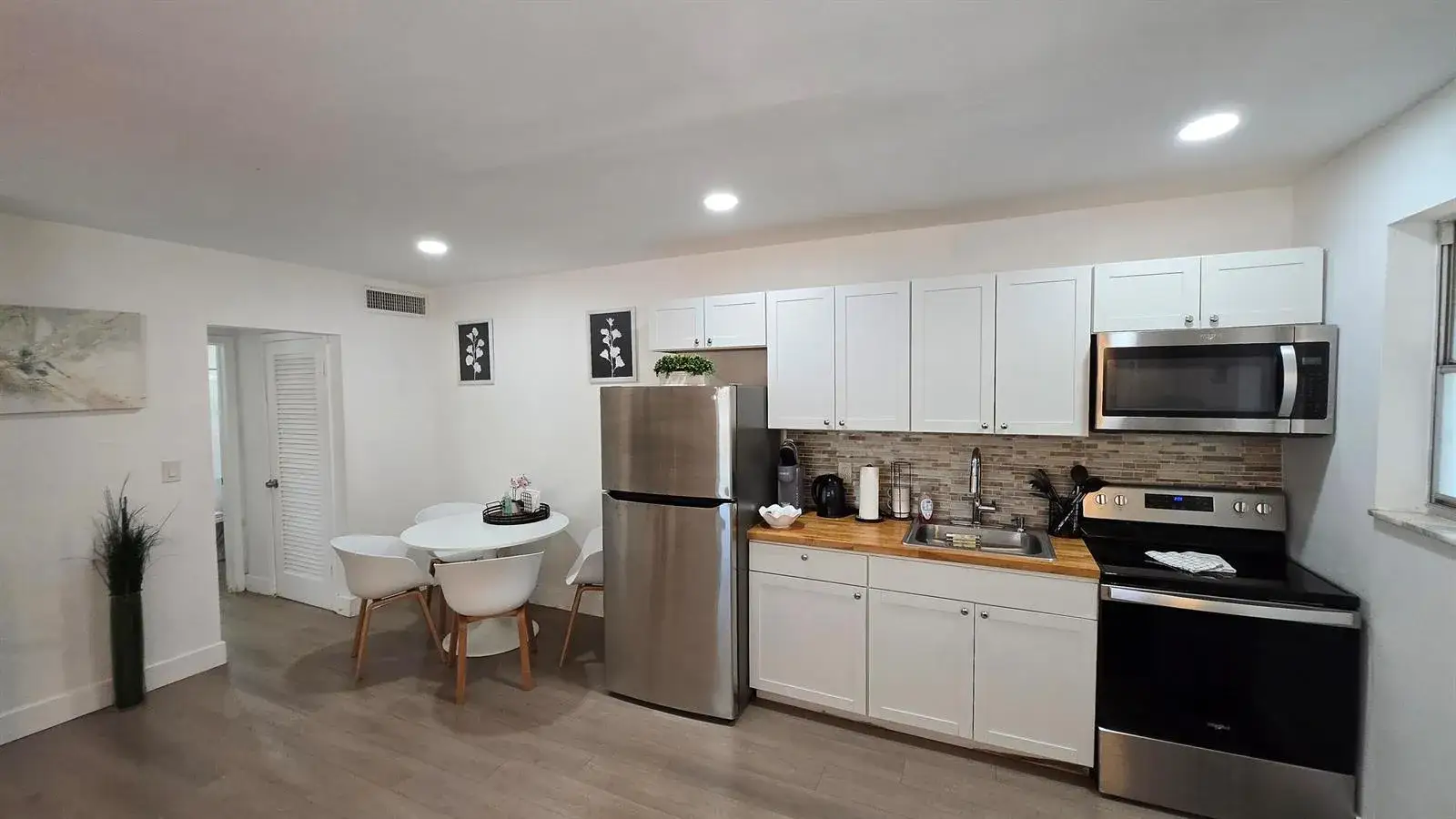 1 bedroom 1 bath Residential Lease for rent at 704 NE 8TH Street # 1, Hallandale Beach FL 33009
