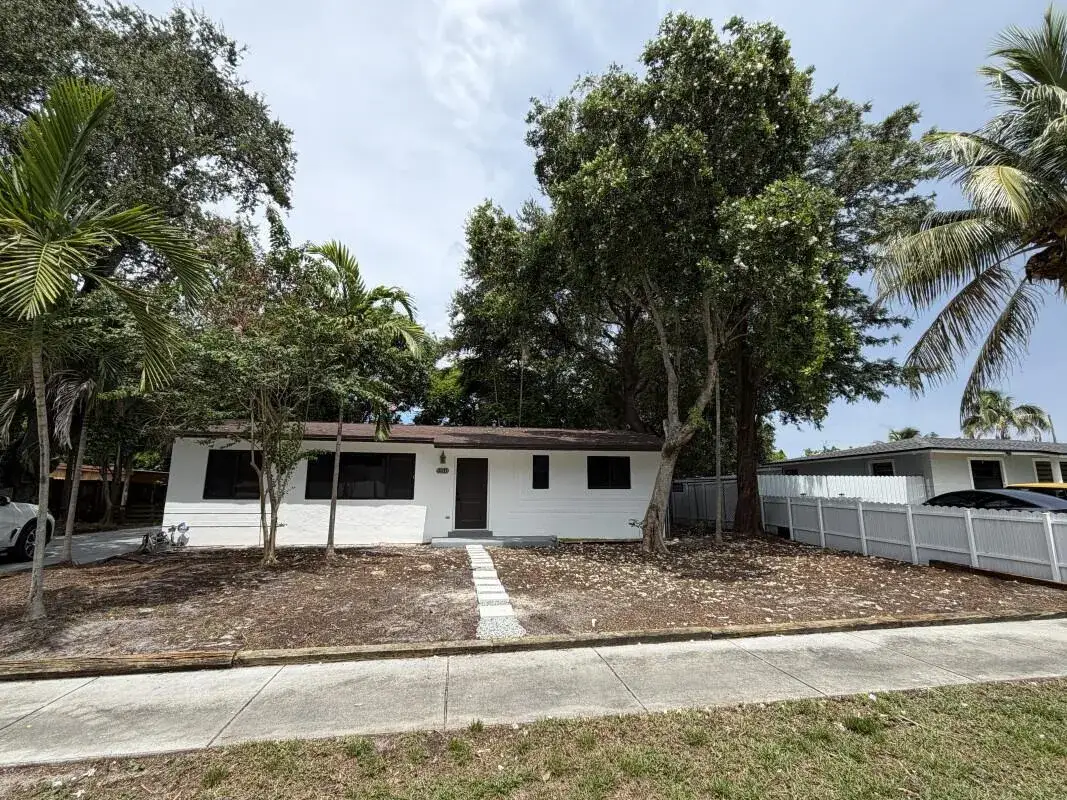 3 bedroom 2 bath Residential for sale at 3611 SW 33rd Avenue, West Park FL 33023
