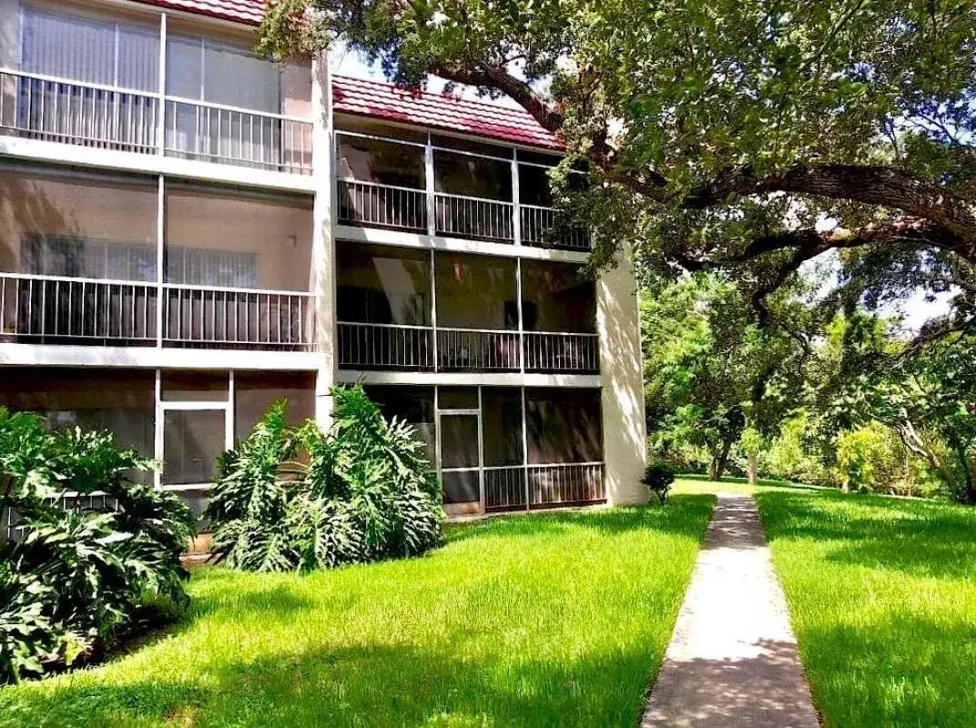 2 bedroom 2 bath Residential Lease for rent at 608 NW 13th Street # 23, Boca Raton FL 33486