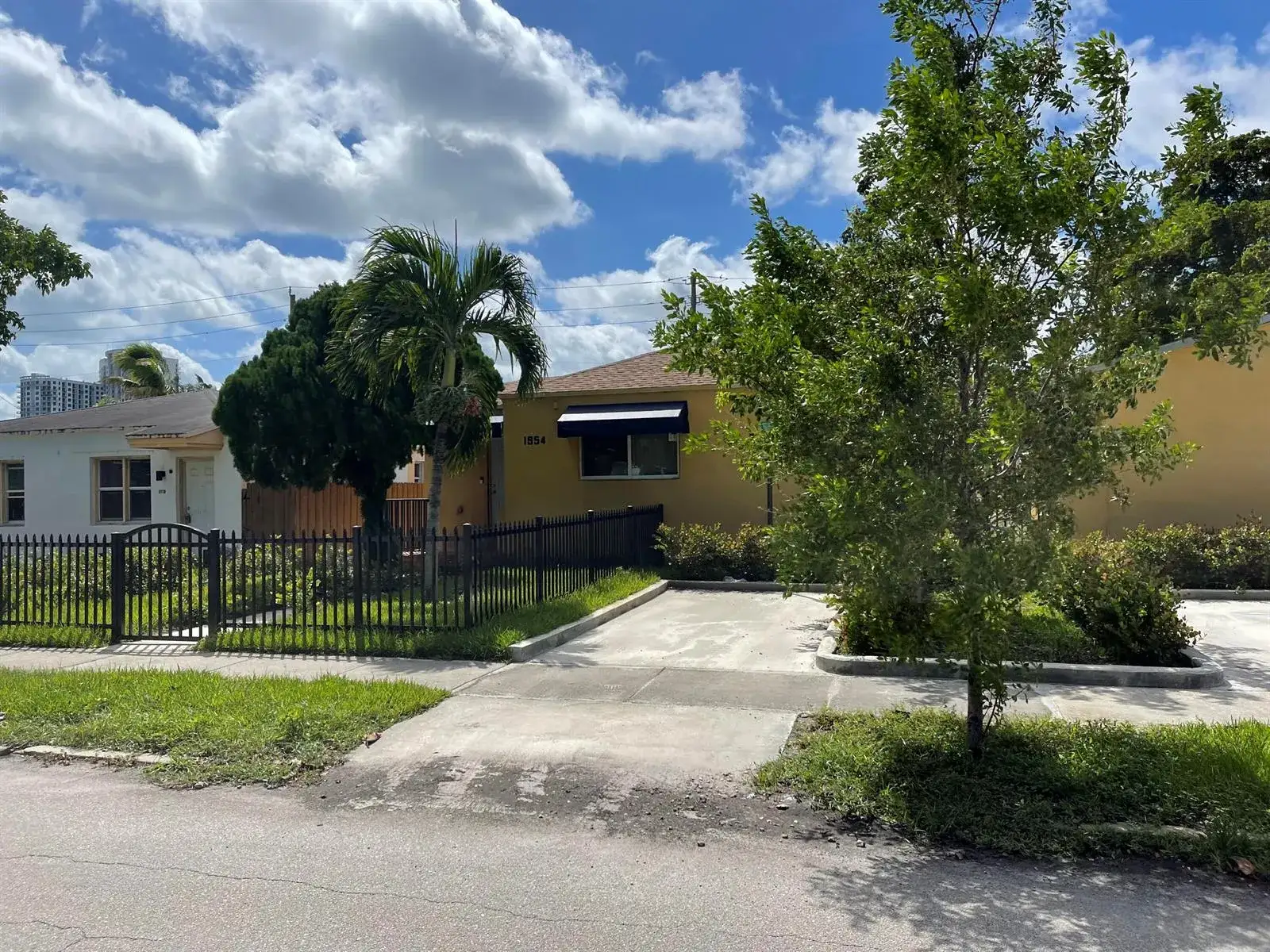 1 bedroom 1 bath Residential Lease for rent at 1954 BUCHANAN Street, Hollywood FL 33020