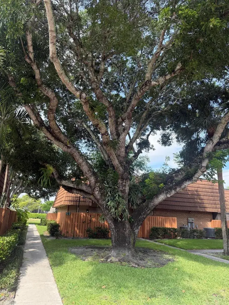 2 bedroom 2 bath Residential for sale at 187 Charter Way, West Palm Beach FL 33407