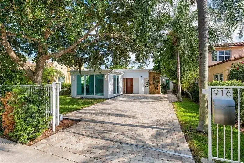 3 bedroom 2 bath Residential Lease for rent at 916 SE 5TH Court, Fort Lauderdale FL 33301