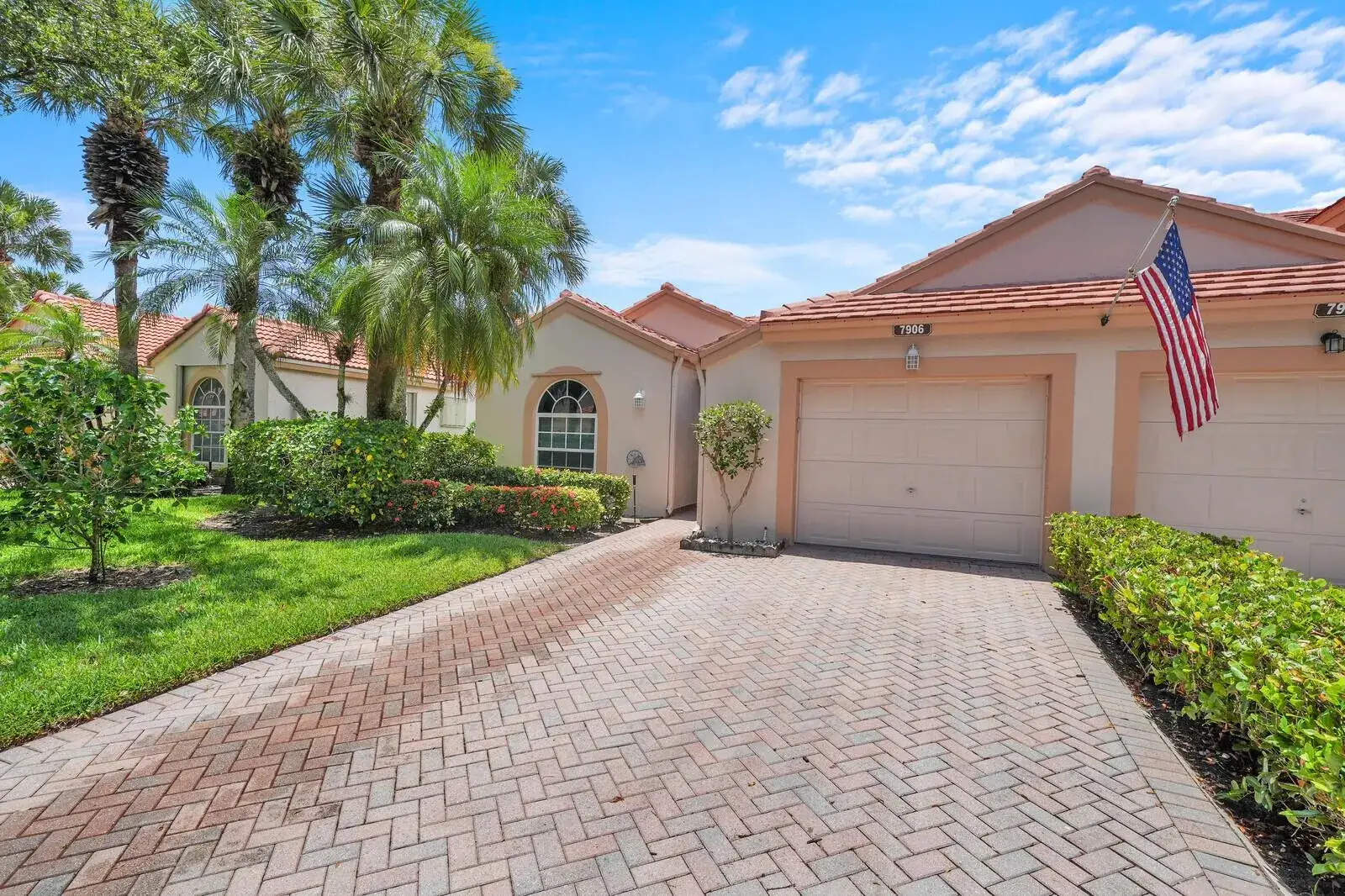 2 bedroom 2 bath Residential for sale at 7906 LAKE SANDS Drive, Delray Beach FL 33446