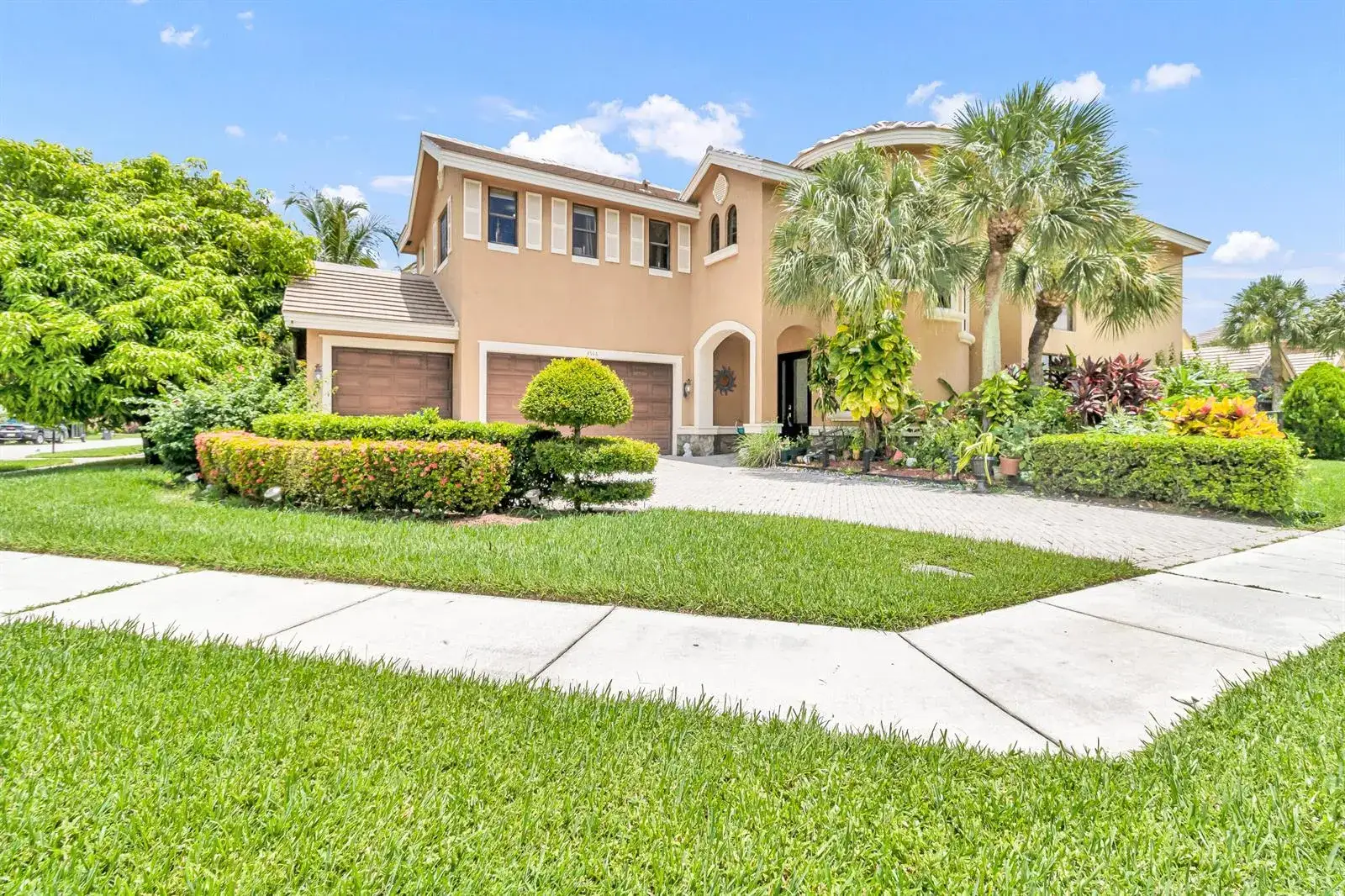 5 bedroom 4 bath Residential for sale at 3546 Collonade Drive, Wellington FL 33449