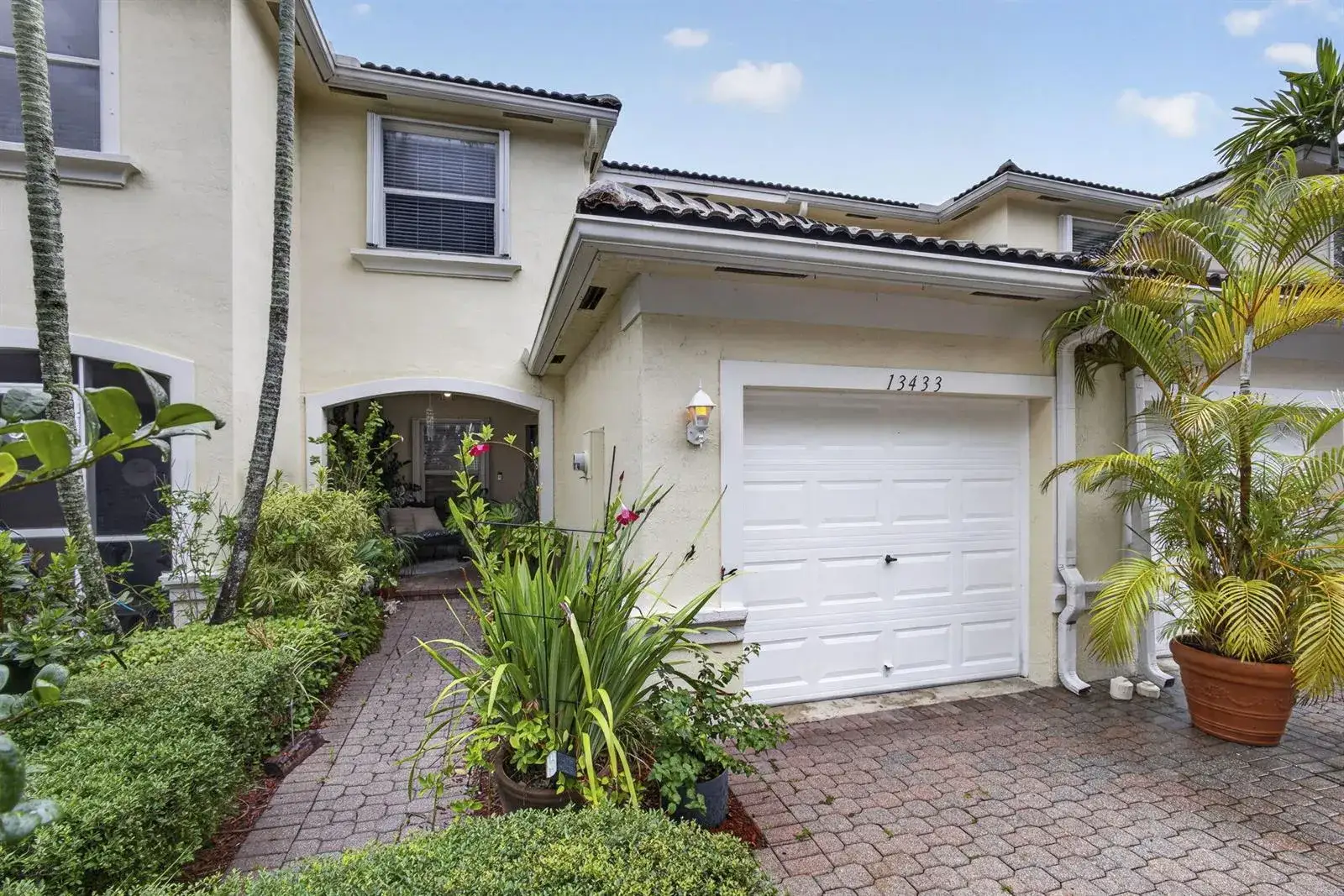 2 bedroom 2 bath Residential for sale at 13433 Georgian Court, Wellington FL 33414