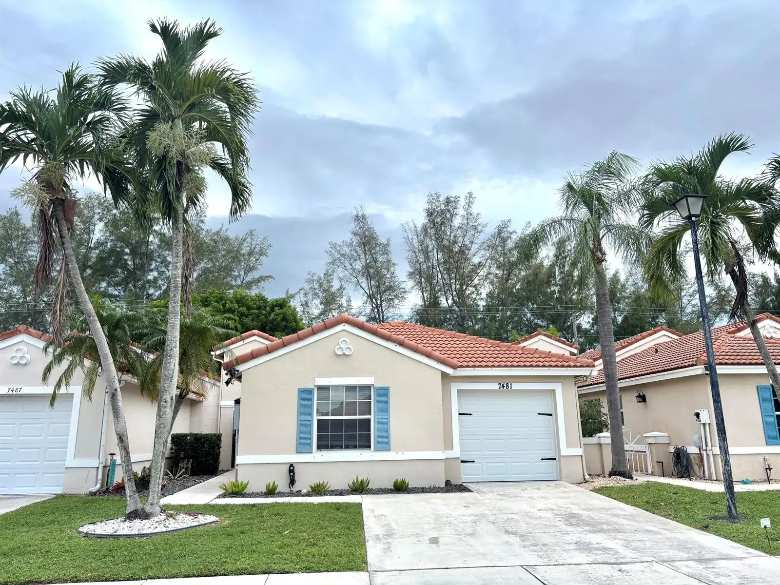 3 bedroom 2 bath Residential for sale at 7481 Edisto Drive, FL 33467