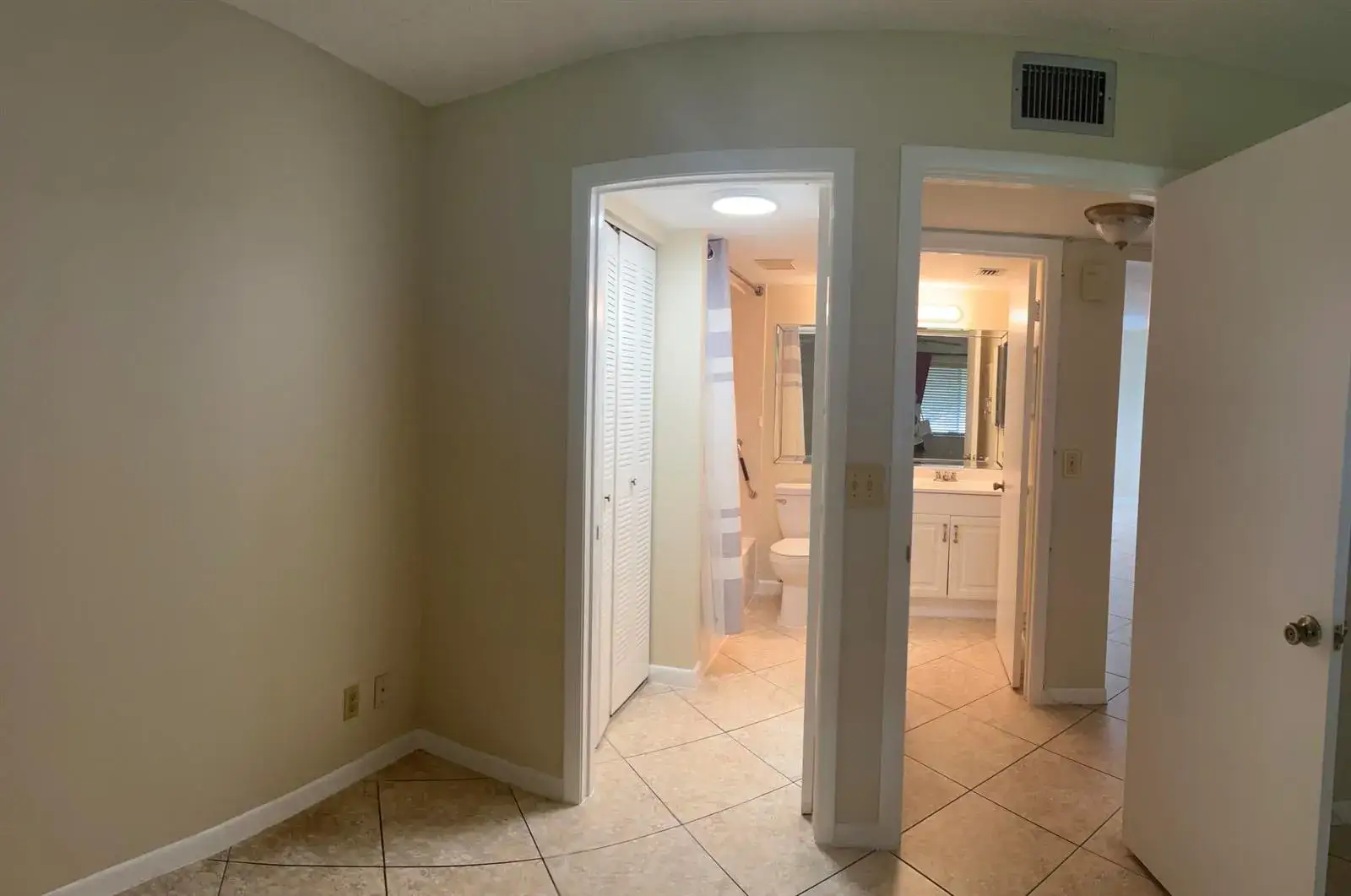 2 bedroom 1 bath Residential for sale at 117 LAKE PINE Circle # 1, FL 33463