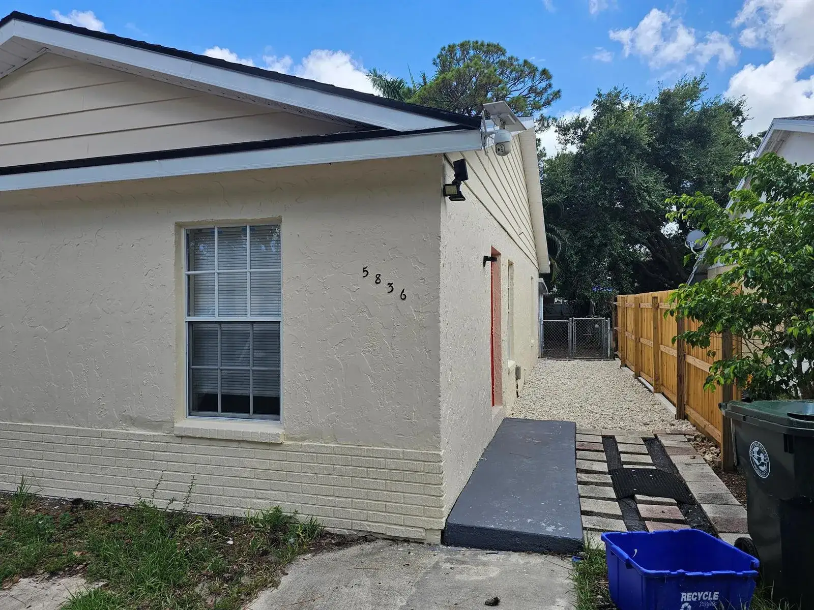 2 bedroom 1 bath Residential Lease for rent at 5836 S 37TH Court, FL 33463