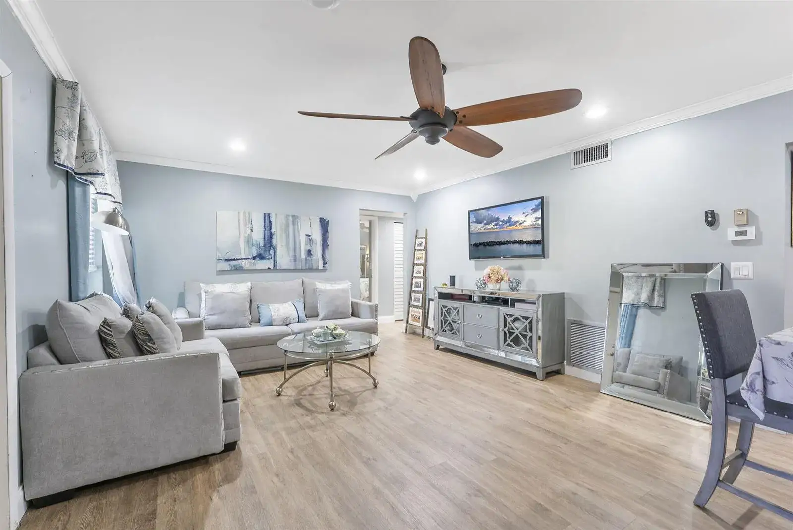 2 bedroom 2 bath Residential for sale at 116 Lake Pine Circle # 2, FL 33463