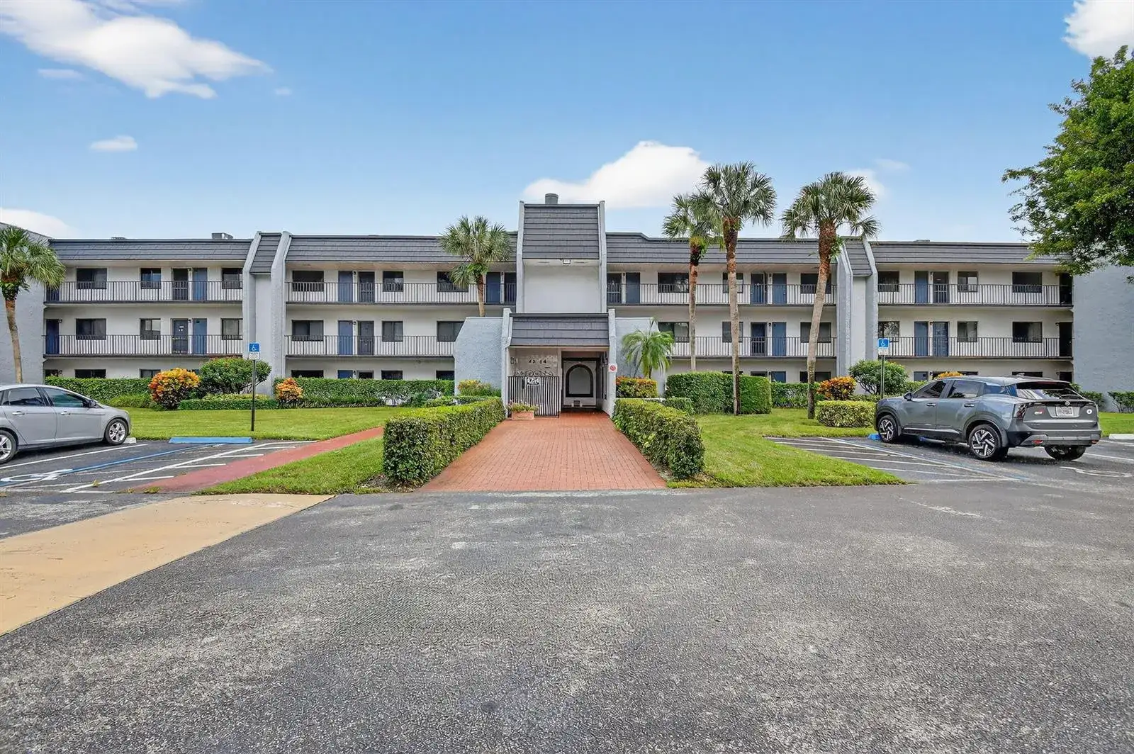 1 bedroom 1 bath Residential for sale at 4254 D Este Court # 304, Lake Worth FL 33467