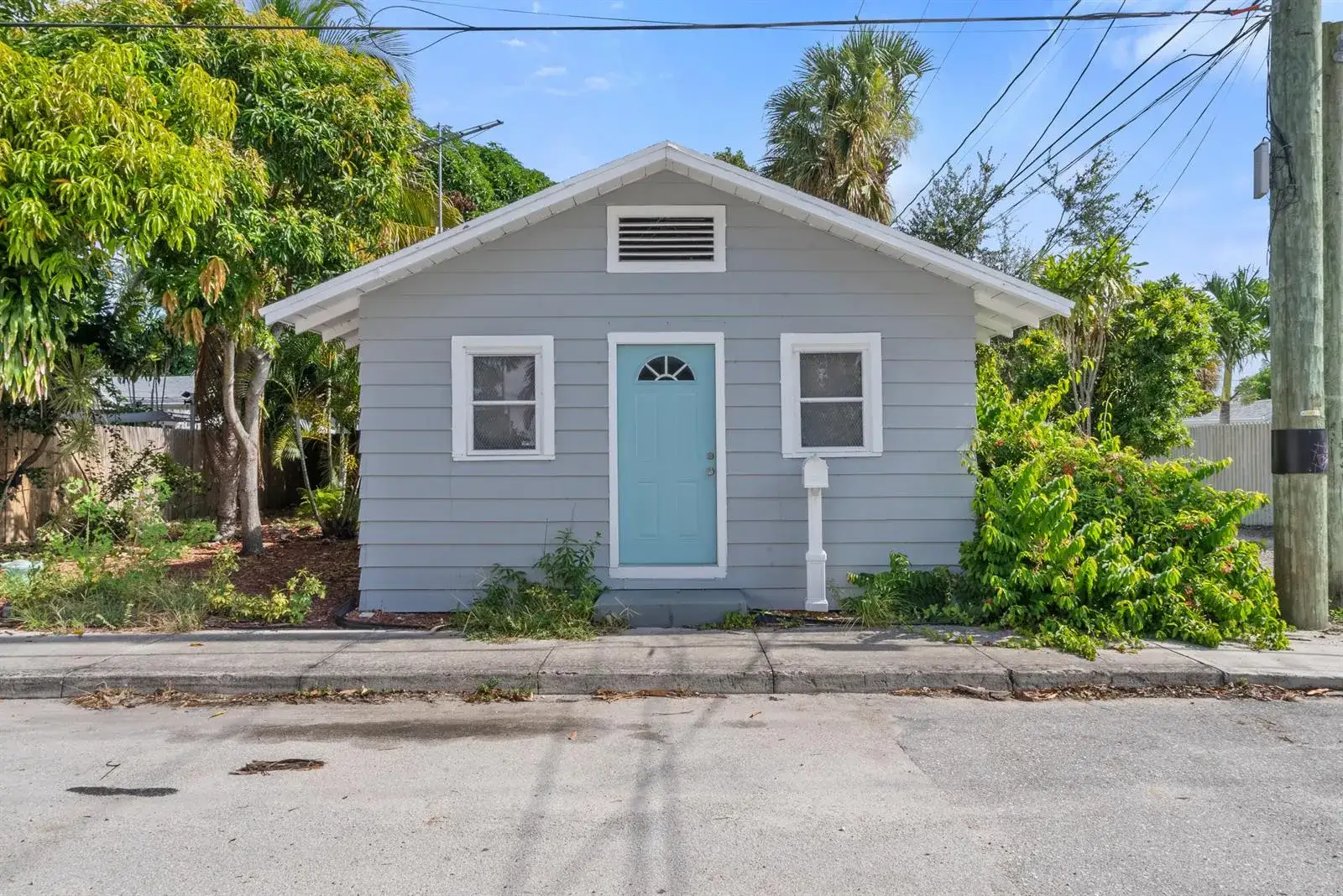 1 bedroom 1 bath Residential for sale at 612 3rd Avenue S, FL 33460