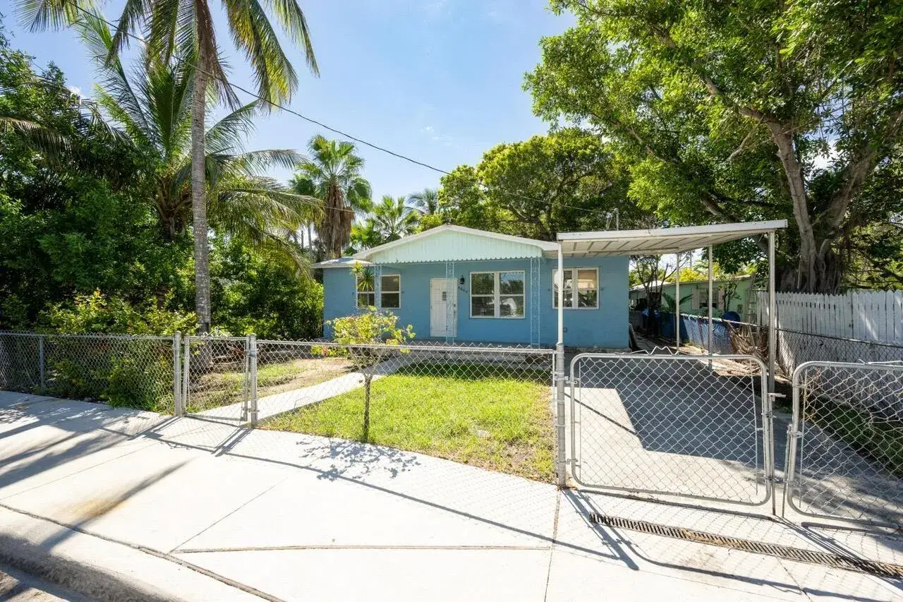 3 bedroom 1 bath Residential Lease for rent at 1702 BERTHA Street, Key West FL 33040