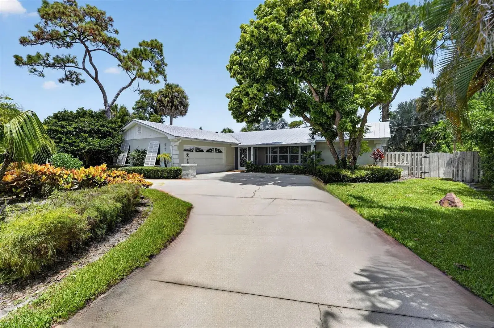 2 bedroom 2 bath Residential for sale at 8797 SE SHARON Street, Hobe Sound FL 33455