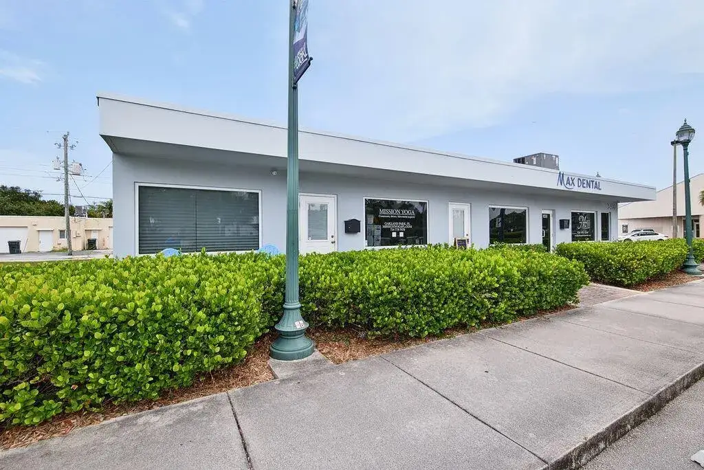 Commercial Sale for sale at 3400 NE 12TH Avenue, Oakland Park FL 33334