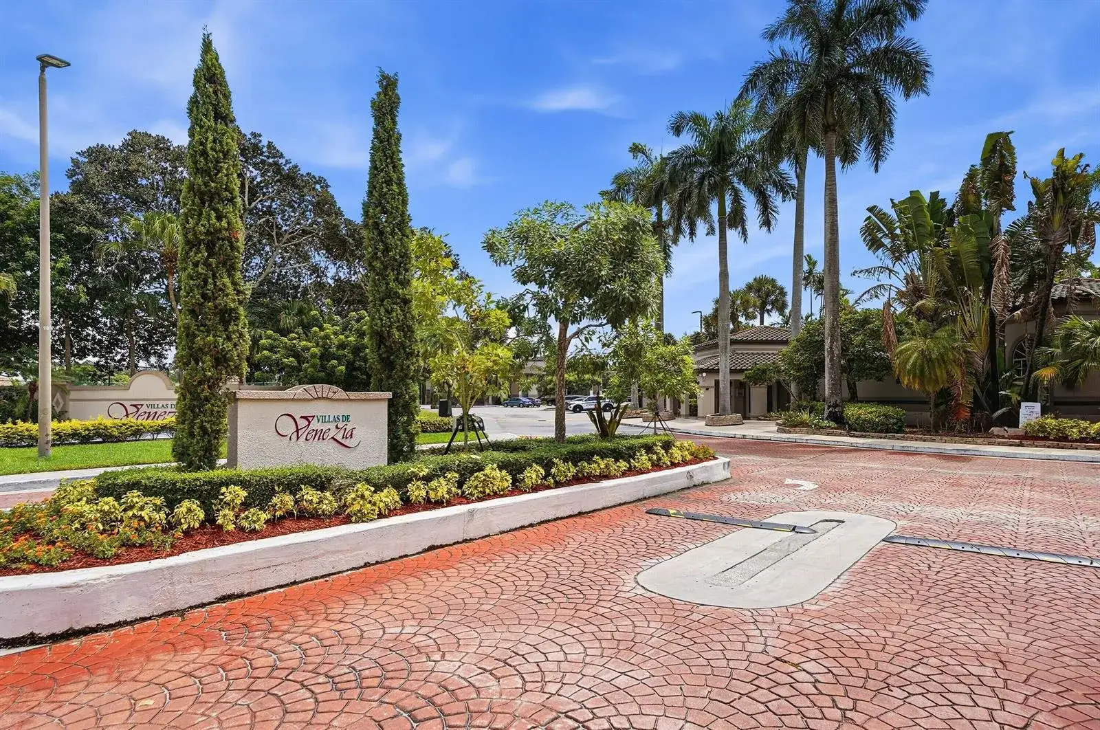2 bedroom 2 bath Residential for sale at 9938 NOB HILL Lane # 9938, Sunrise FL 33351