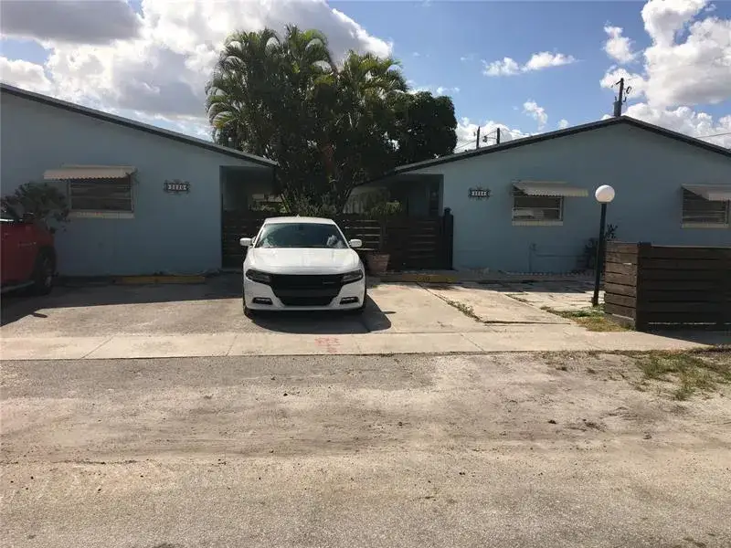 1 bedroom 1 bath Residential Lease for rent at 2220 N 19TH Avenue # 4, Hollywood FL 33020