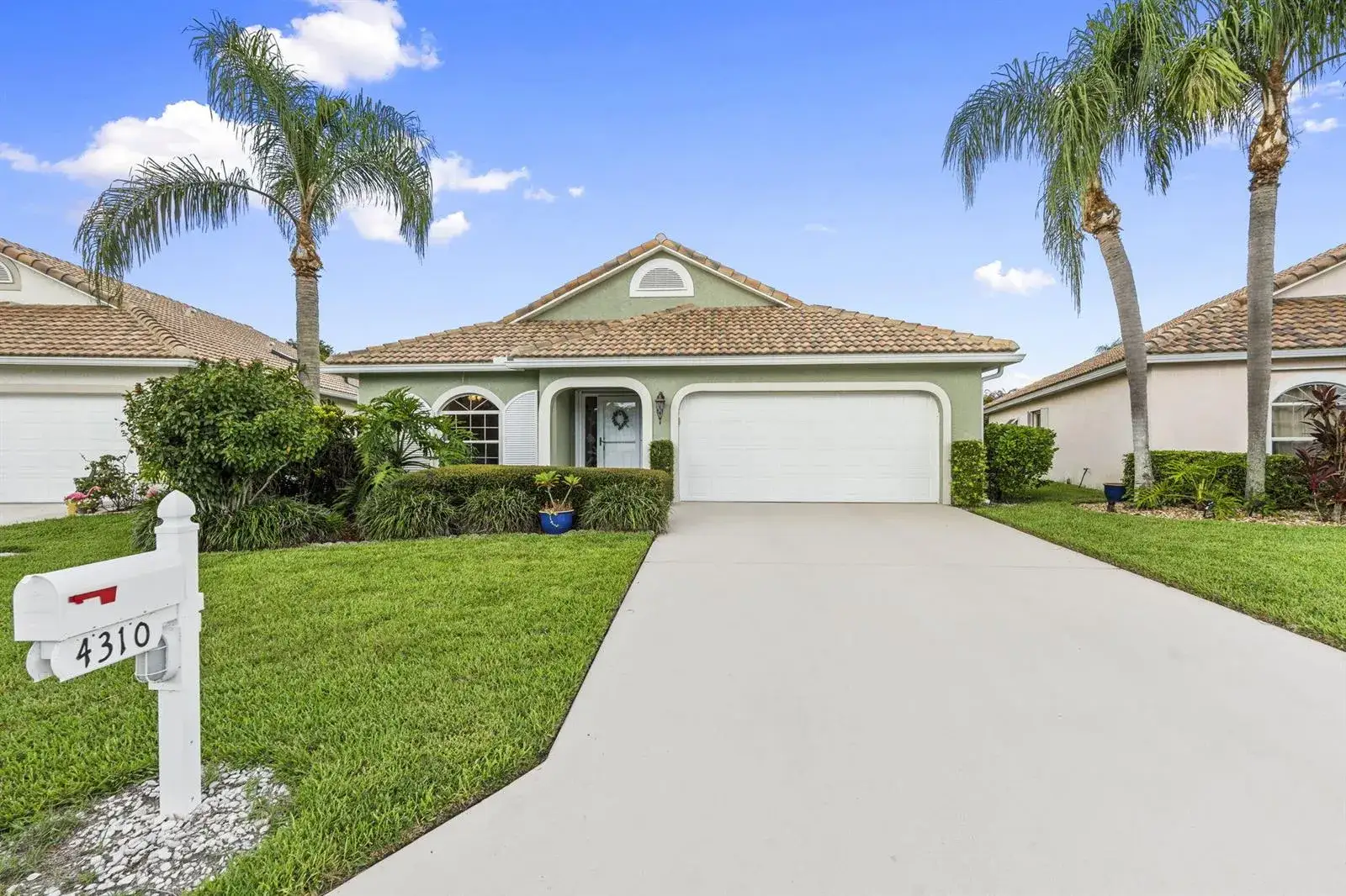 3 bedroom 2 bath Residential for sale at 4310 SE SCOTLAND CAY Way, Stuart FL 34997