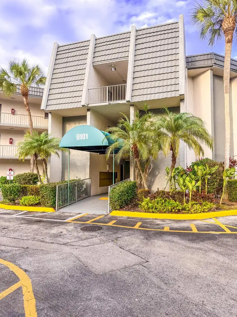 1 bedroom 1 bath Residential for sale at 9101 Lime Bay Boulevard # 114, Tamarac FL 33321