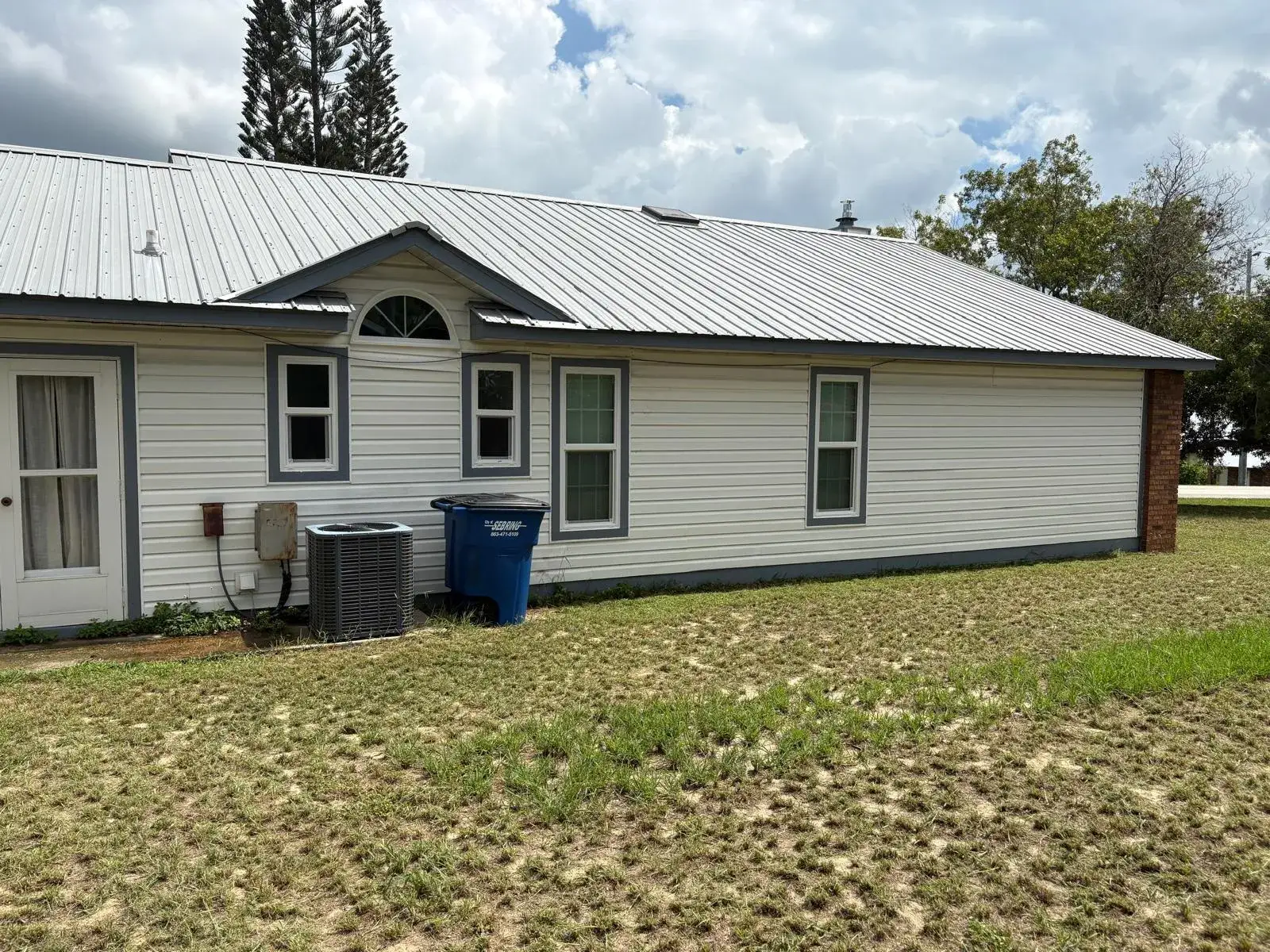 3 bedroom 2 bath Residential for sale at 1823 ROBERTA Avenue, Sebring FL 33870