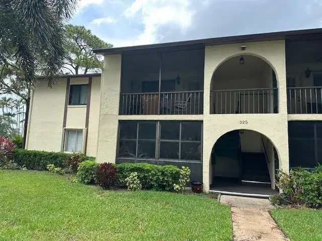 2 bedroom 1 bath Residential for sale at 325 Knotty Pine Circle # 1, FL 33463