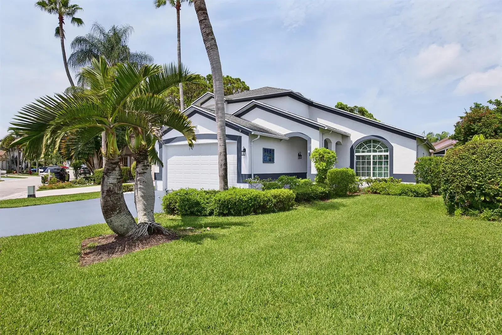 4 bedroom 2 bath Residential for sale at 126 HAMMOCKS Drive, FL 33413