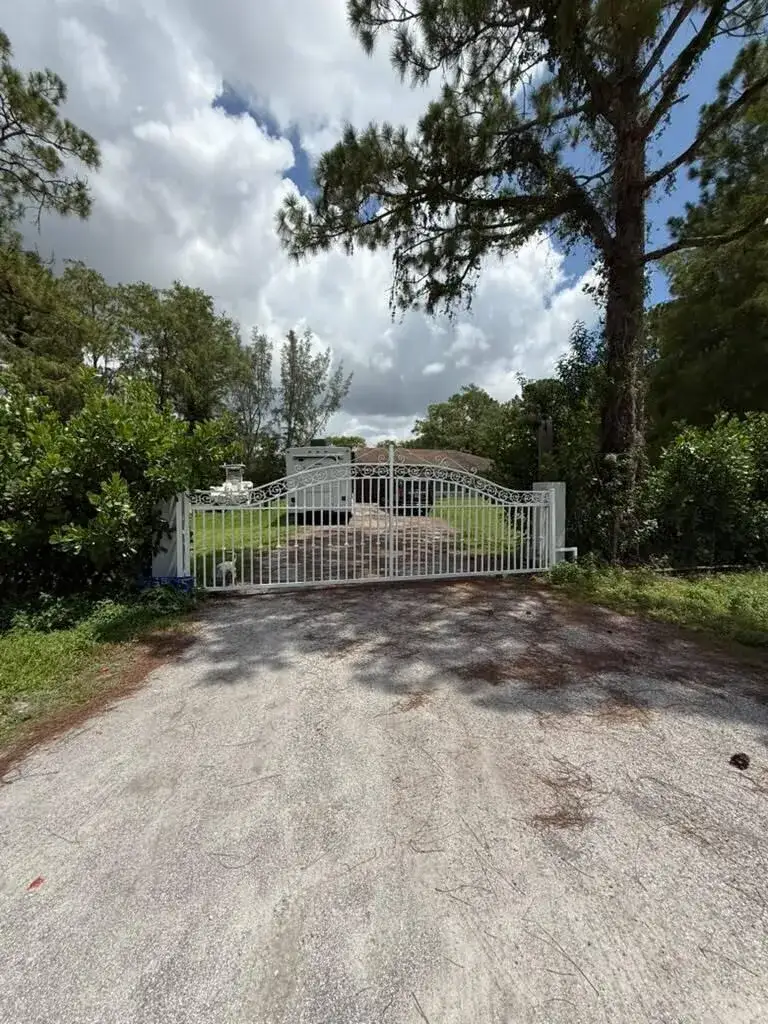 3 bedroom 2 bath Residential for sale at 17995 31ST Road N, FL 33470