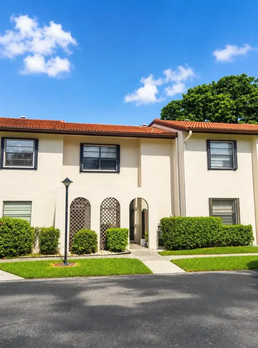 2 bedroom 2 bath Residential for sale at 8210 Casa Del Lago # C, Boca Raton FL 33433