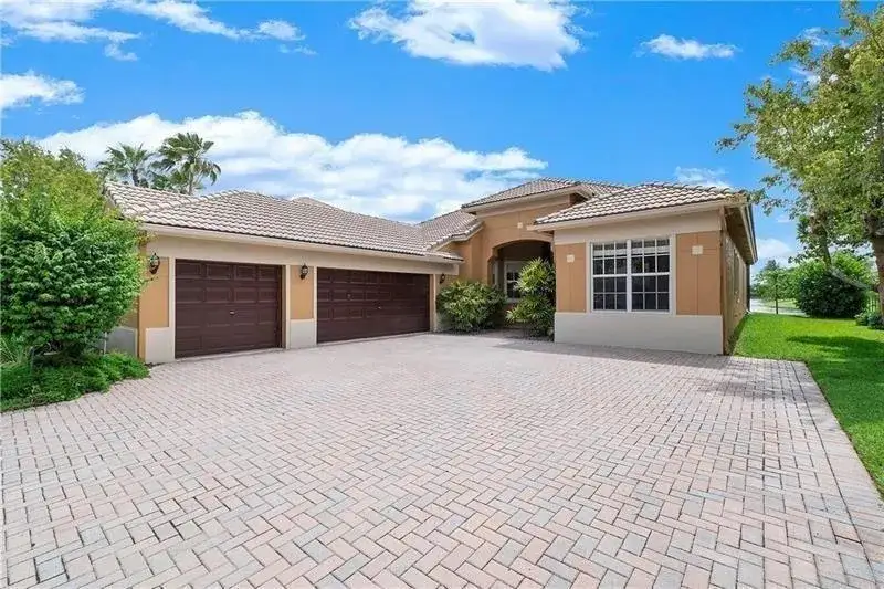 4 bedroom 3 bath Residential for sale at 7008 NW 111TH Terrace, Parkland FL 33076