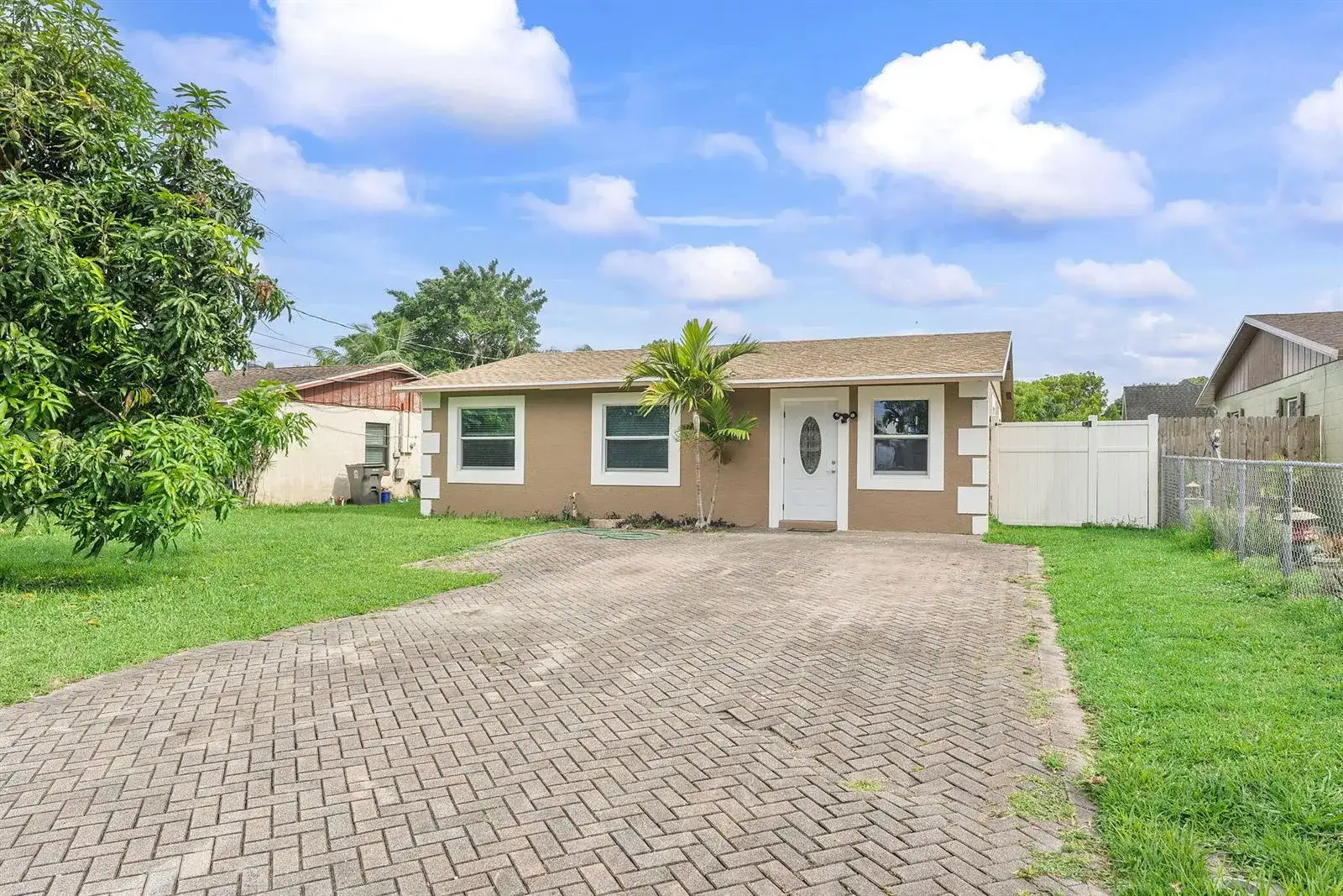 3 bedroom 2 bath Residential Lease for rent at 4830 ALBERTA Avenue, FL 33417
