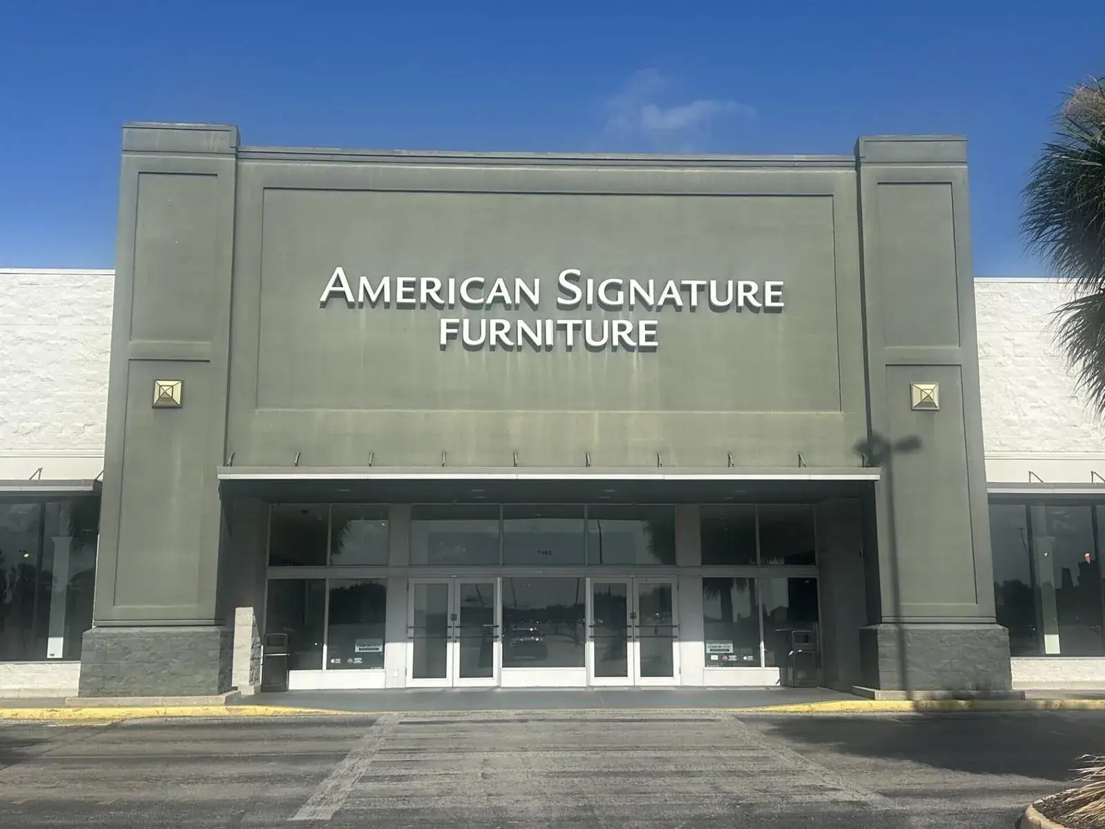 Commercial Sale for sale at 7463 W Colonial Drive, Orlando FL 32818
