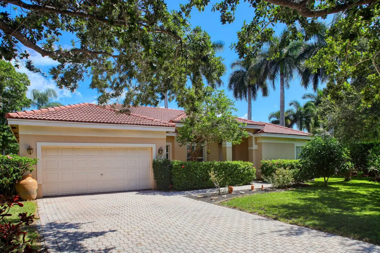 4 bedroom 3 bath Residential for sale at 10303 NW 54th Place, Coral Springs FL 33076