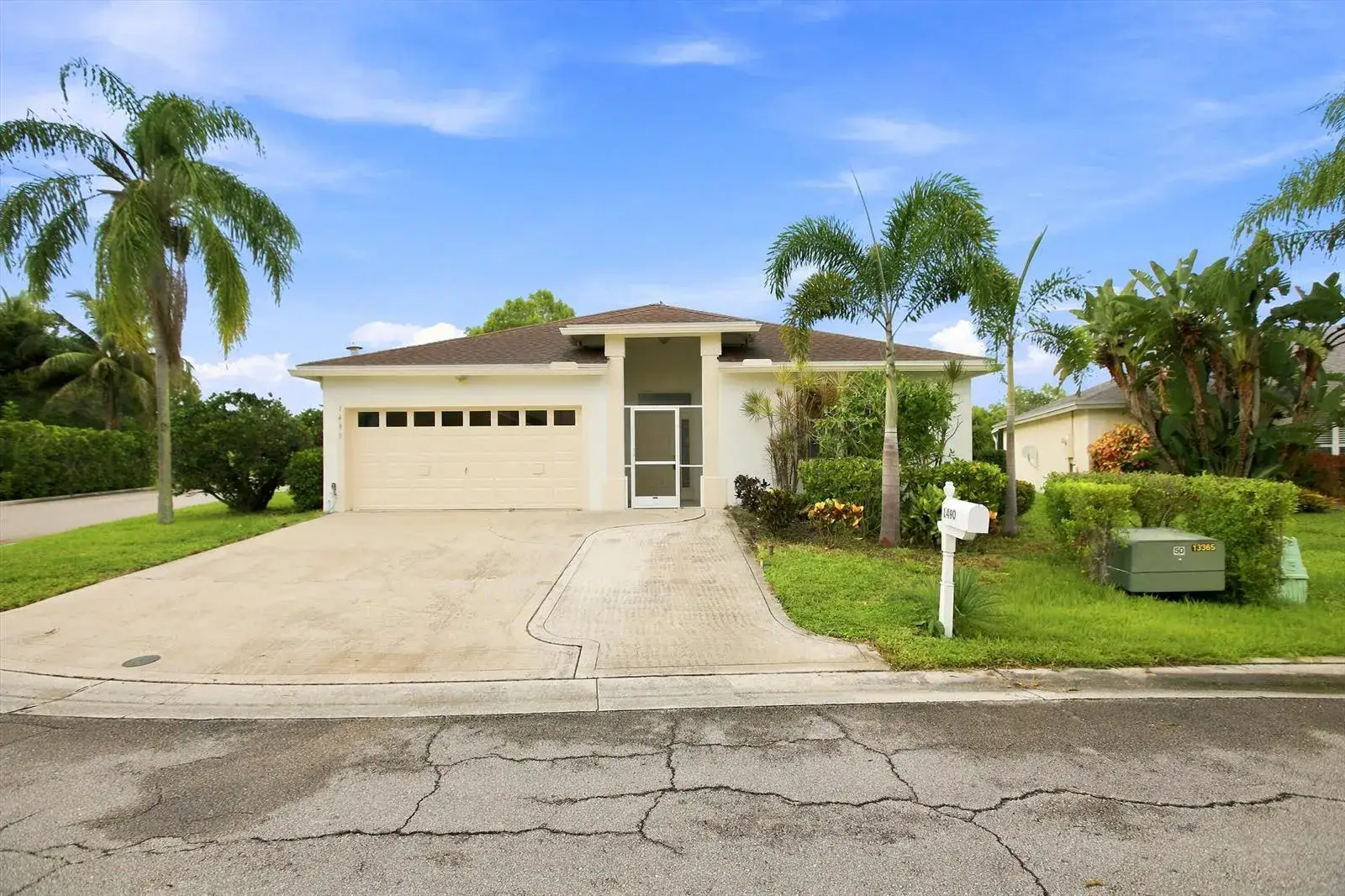 2 bedroom 2 bath Residential for sale at 1490 Fairway Circle, FL 33413