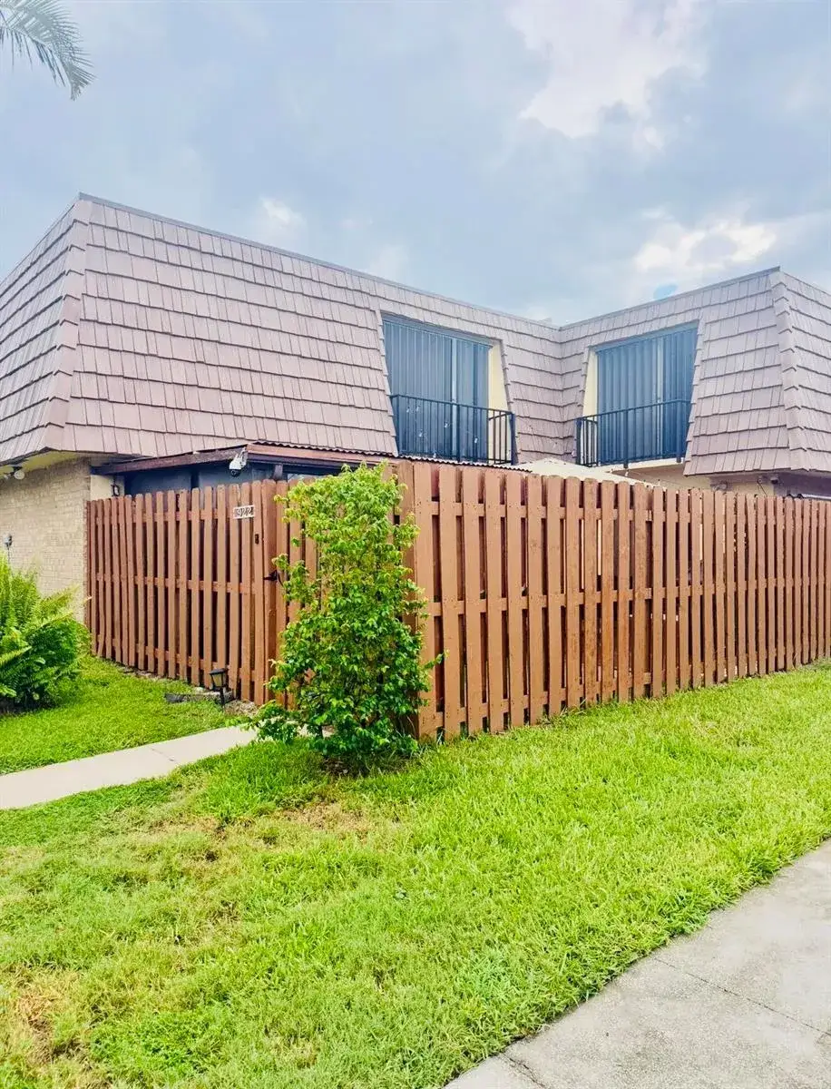922 Springdale Circle, Palm Springs FL 33461