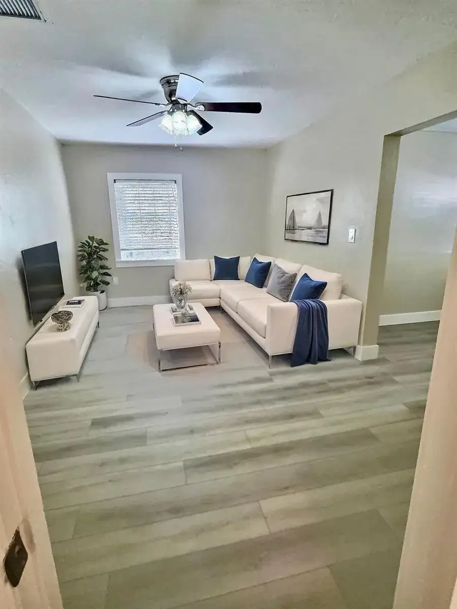 2 bedroom 1 bath Residential Lease for rent at 1122 SW 2nd Court # 4, Fort Lauderdale FL 33312