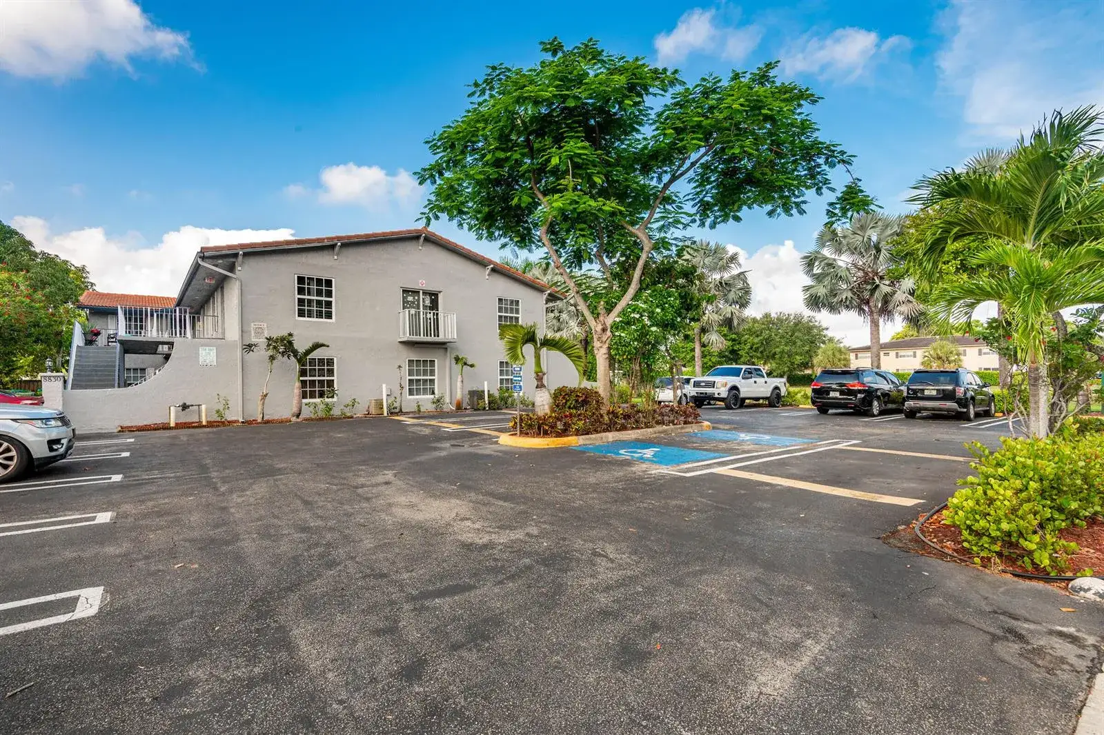 2 bedroom 1 bath Residential Lease for rent at 8830 W SAMPLE Road # 3, Coral Springs FL 33065
