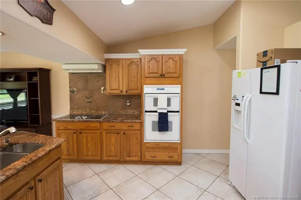 3 bedroom 2 bath Residential for sale at 1073 SW CANARY Terrace, Port St. Lucie FL 34953
