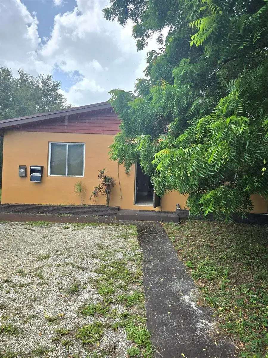 305 SW 14TH Street # 1, Dania Beach FL 33004