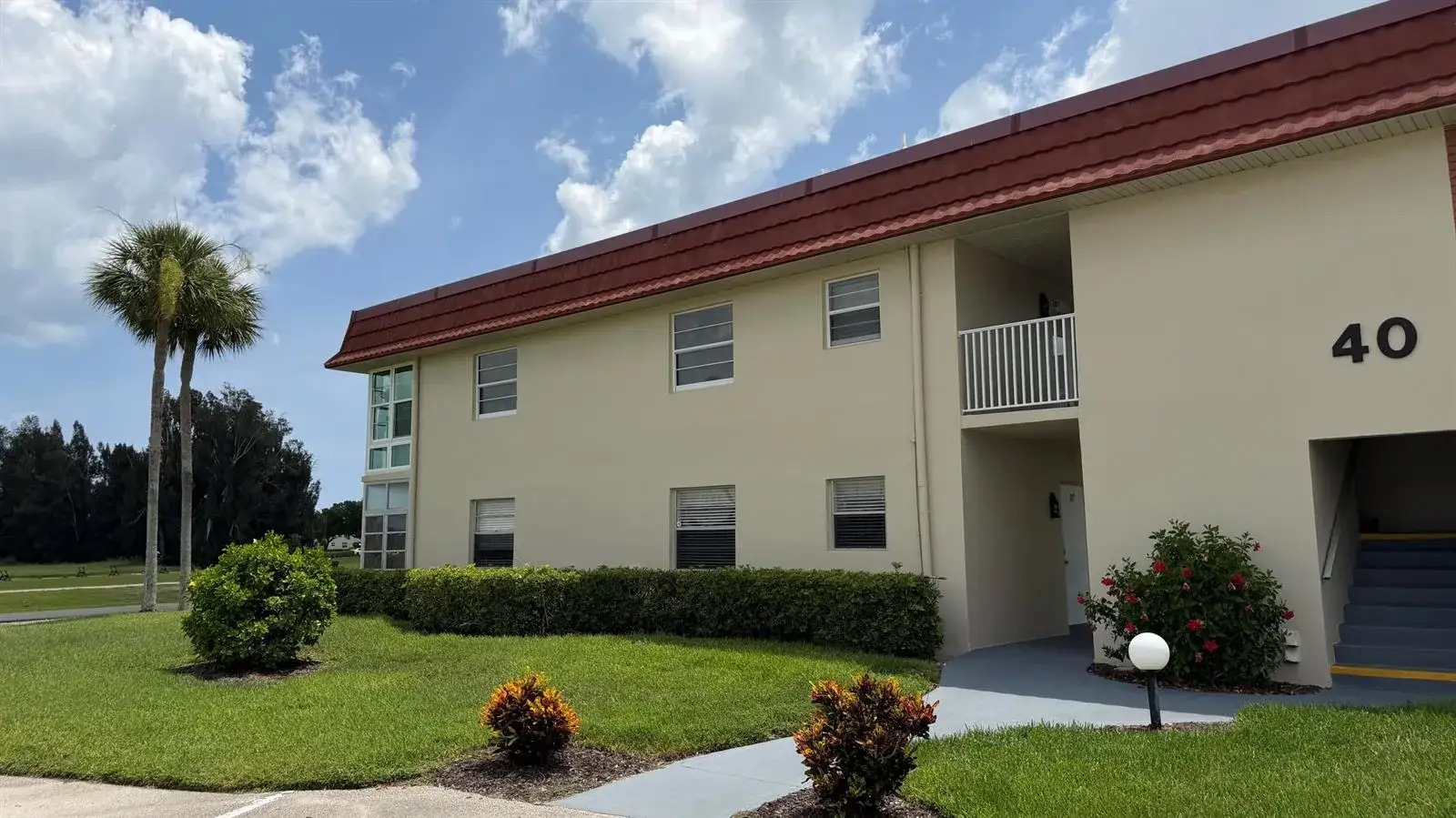 1 bedroom 1 bath Residential for sale at 40 WOODLAND Drive # 105, Vero Beach FL 32962
