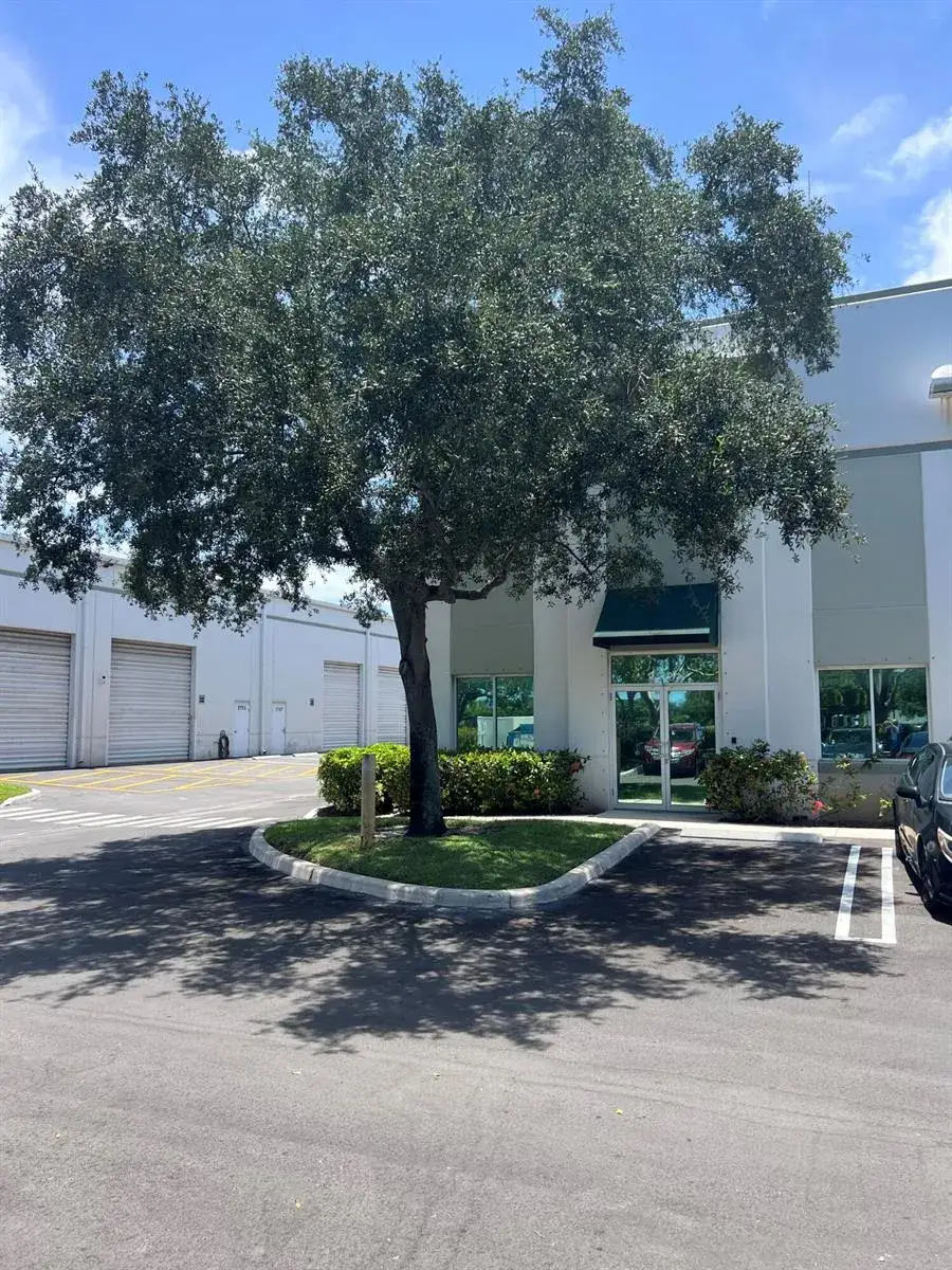 Commercial Sale for sale at 2721 NW 19th Street, Pompano Beach FL 33069