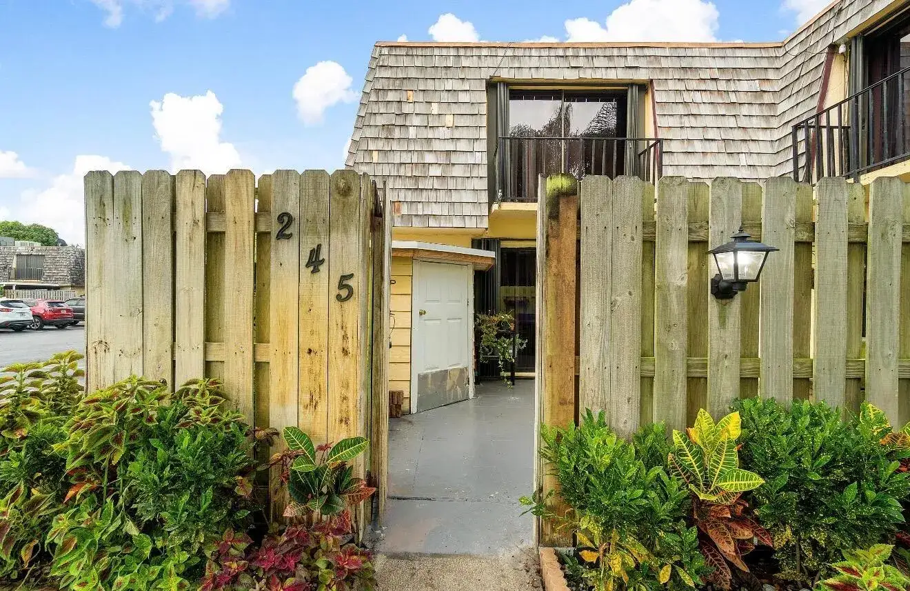 2 bedroom 2 bath Residential for sale at 245 Woodland Road, Palm Springs FL 33461