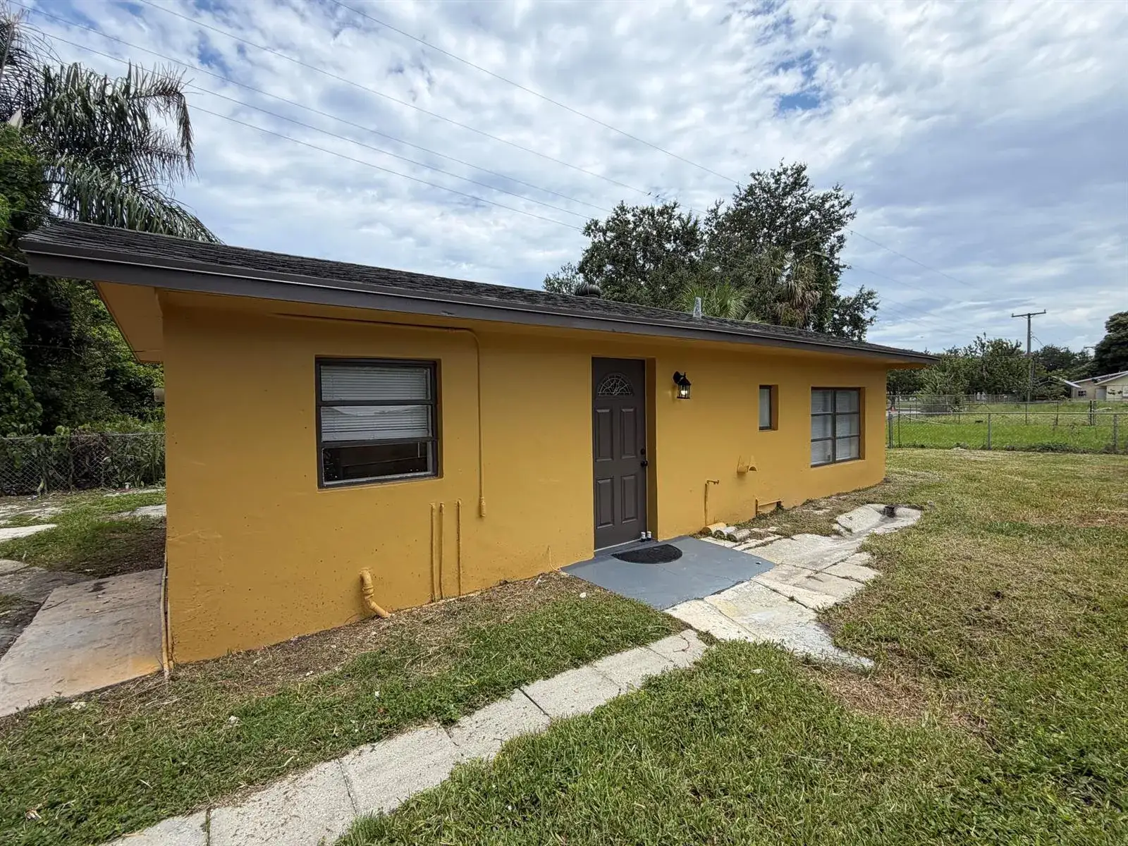 1 bedroom 1 bath Residential Lease for rent at 2320 SUNRISE Drive, West Palm Beach FL 33415