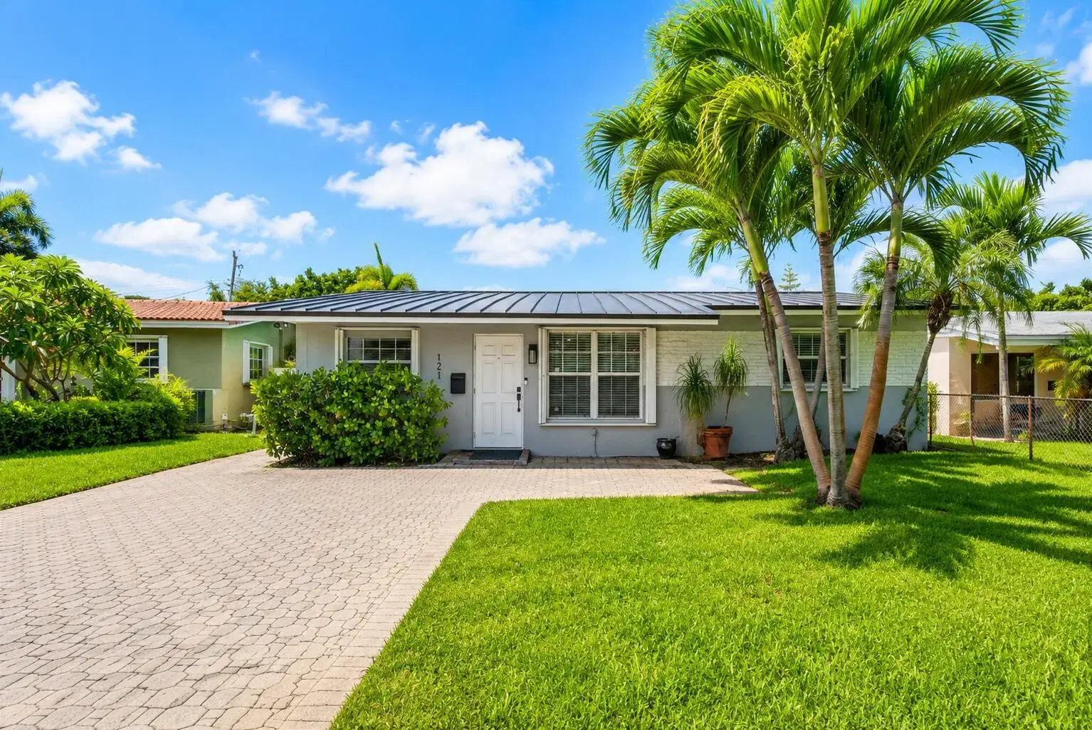 2 bedroom 2 bath Residential for sale at 121 NE 55TH Street, Oakland Park FL 33334