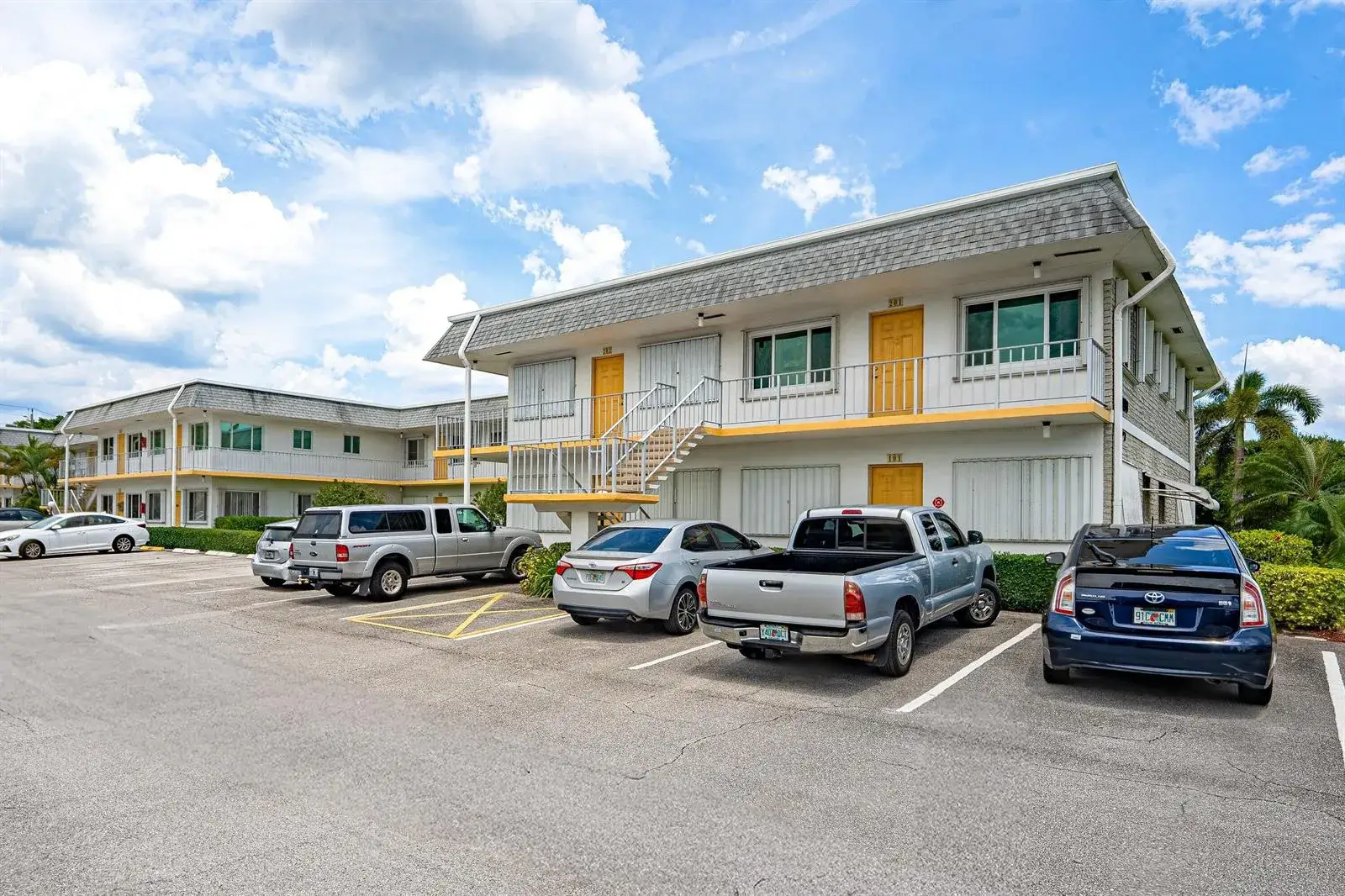 2 bedroom 2 bath Residential for sale at 3120 LAKE OSBORNE Drive Bldg 7, FL 33461